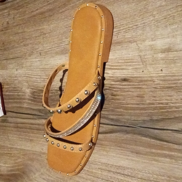 Sandals - Picture 2 of 4